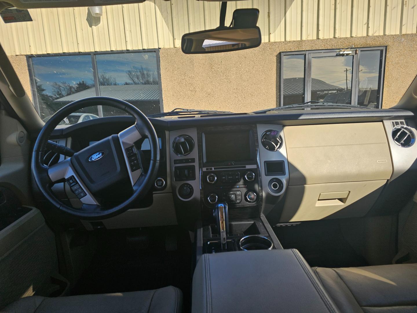 2015 WHITE FORD EXPEDITION Limited 4WD (1FMJU2AT2FE) with an 3.5L V6 DOHC 24V FFV engine, 6-SPEED AUTOMATIC transmission, located at 533 S Seven Points BLVD, Seven Points, TX, 75143, (430) 255-4030, 32.313999, -96.209351 - Photo#4